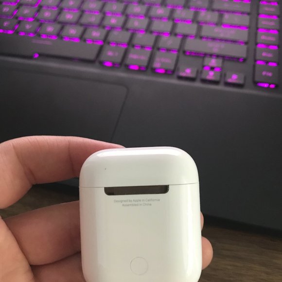airpod case - Picture 2 of 3